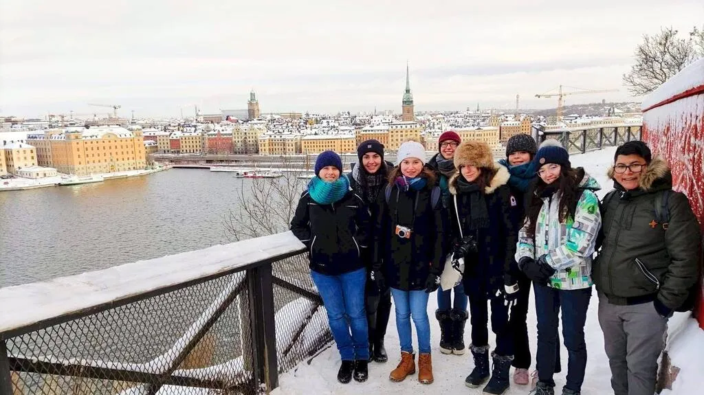 Israel Mamani Sanabria with fellow students overlooking Stockholm during LL.M. studies